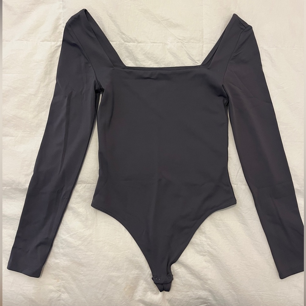 Aritzia | NWOT Babaton Long Sleeve Bodysuit